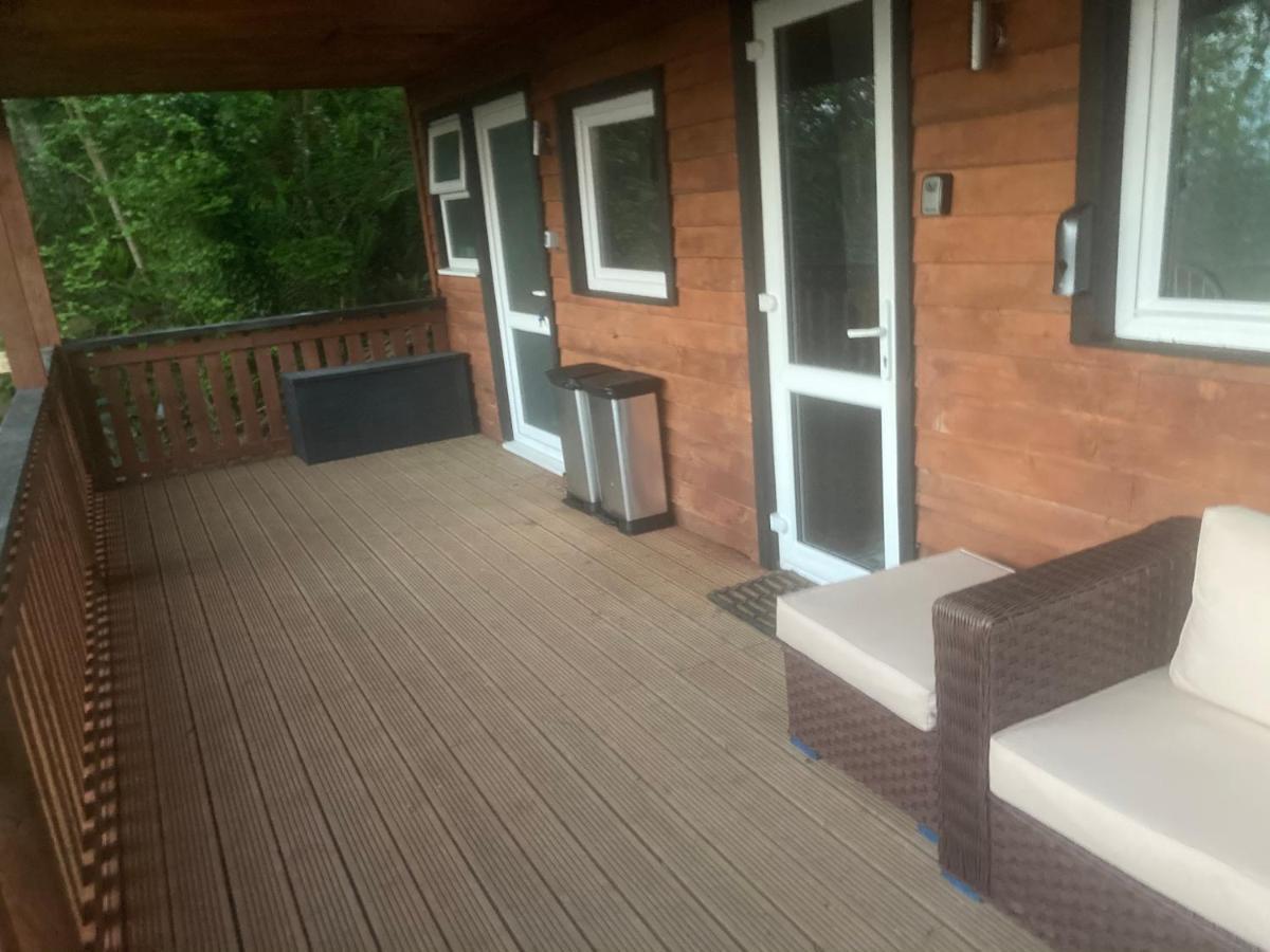 Kabin In The Woods Llandybie Esterno foto