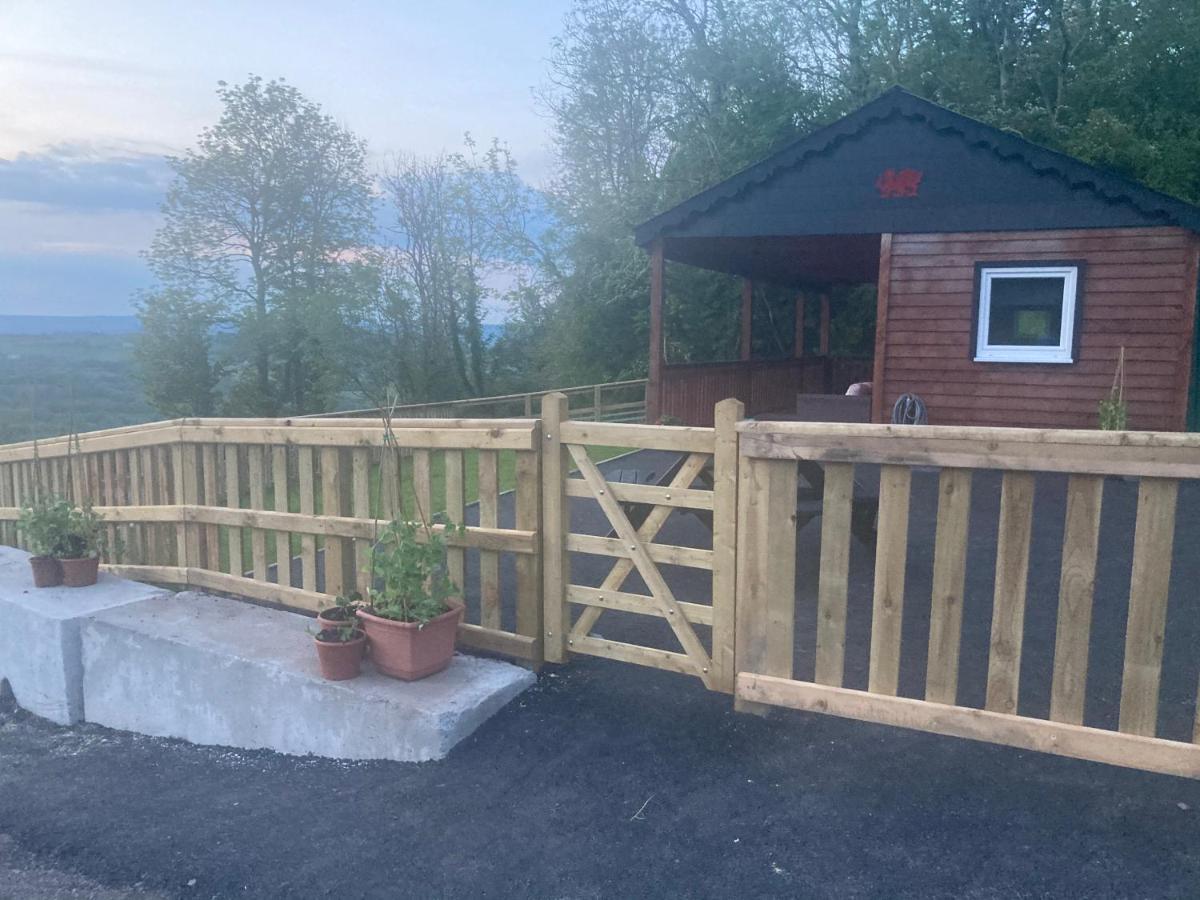 Kabin In The Woods Llandybie Esterno foto
