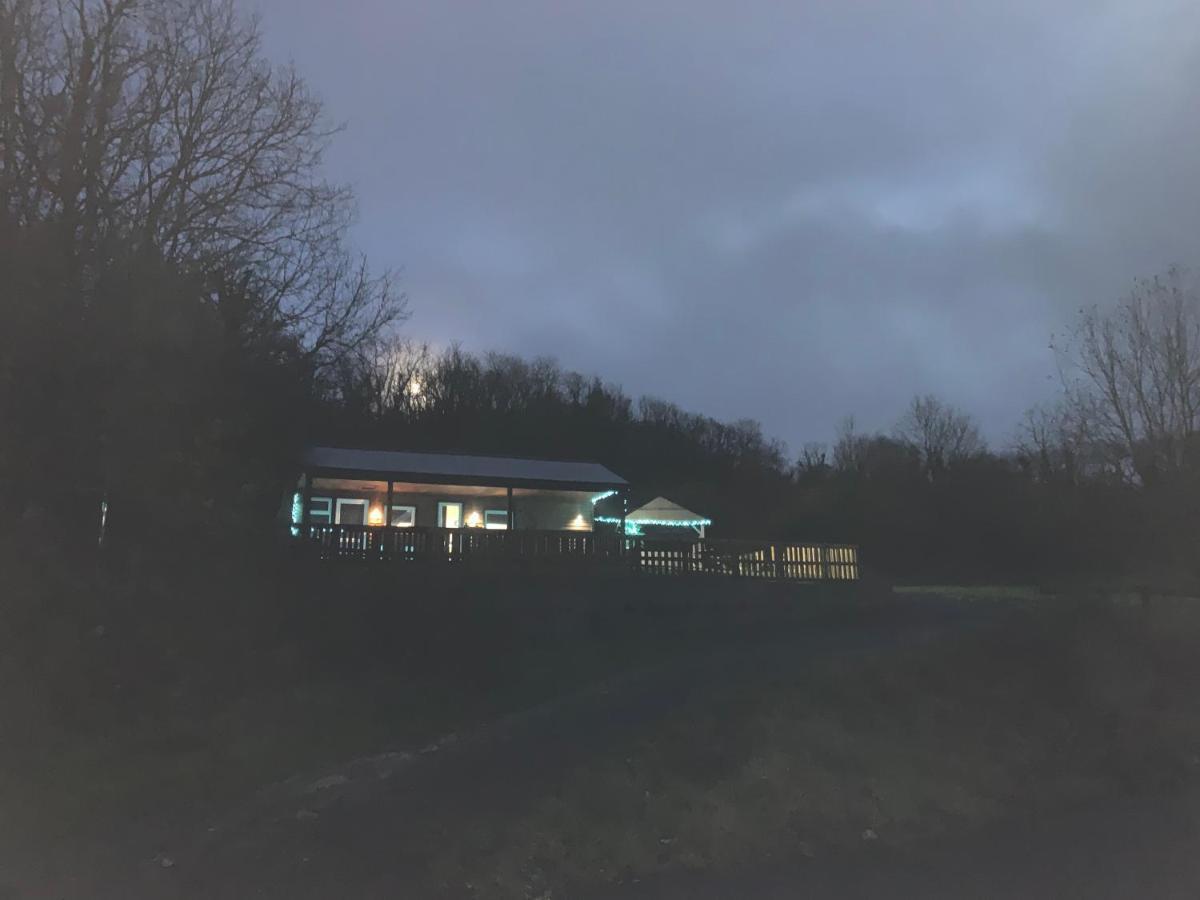 Kabin In The Woods Llandybie Esterno foto