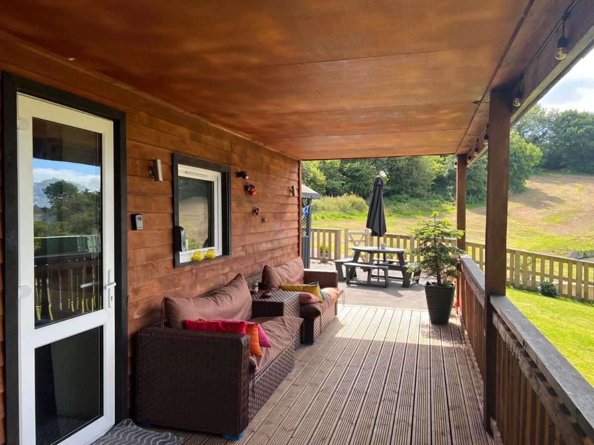 Kabin In The Woods Llandybie Esterno foto